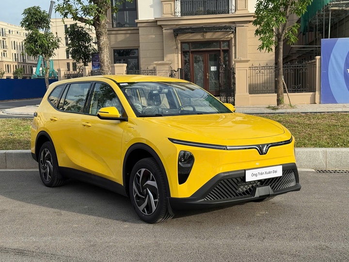 VinFast Limo Green tiếp tục l&agrave; mẫu xe c&oacute; lượng ti&ecirc;u thụ lớn nhất thị trường &ocirc; t&ocirc; Việt Nam.