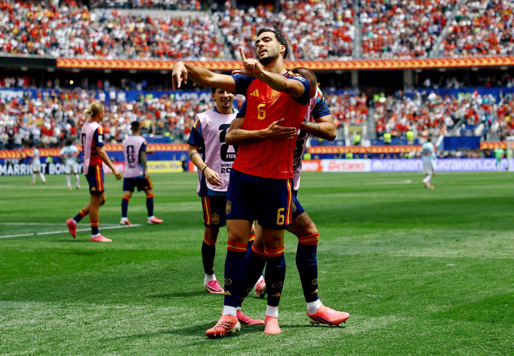 Cầu thủ dự bị Mikel Merino ghi bàn ở phút 91 cho Tây Ban Nha. (Ảnh: Reuters)