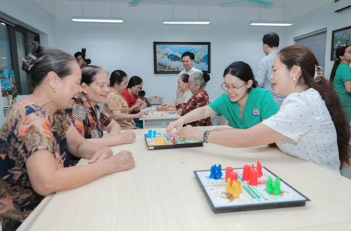 Các hoạt động giải trí người cao tuổi rất thích thú tham gia.