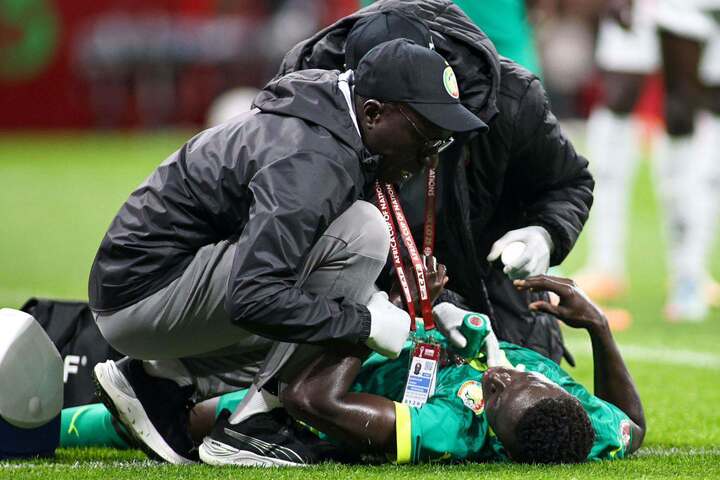 Chủ tịch Liên đoàn bóng đá Senegal tiết lộ bác sĩ của đội tuyển quốc gia được đào tạo chuyên ngành phụ khoa.