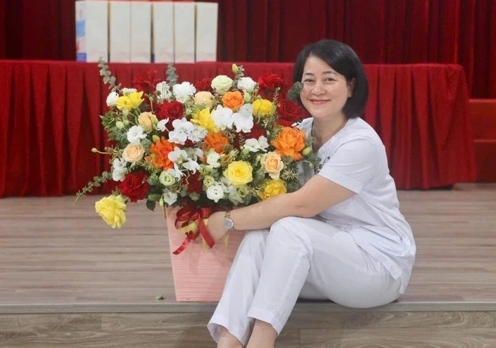 dieu duong 17295729 - Khen thưởng nữ điều dưỡng cứu người giữa qu&aacute;n c&agrave; ph&ecirc; ở H&agrave; Nội