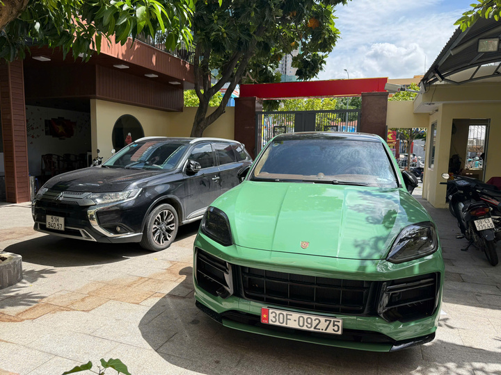 Bắt khẩn cấp 2 tài xế Porsche, Mitsubishi ẩu đả giữa ngã tư trung tâm TP.HCM khoi to 2 17213299 - Bắt khẩn cấp 2 tài xế Porsche, Mitsubishi ẩu đả giữa ngã tư trung tâm TP.HCM