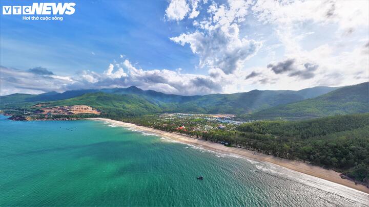Khó ai hình dung, gần một thế kỷ trước, nơi đẹp như tranh ấy từng là điểm cuối của biết bao số phận.
