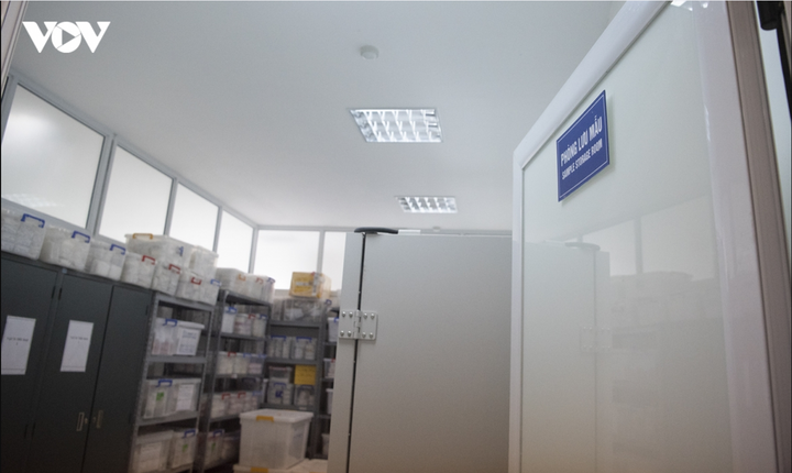 Theo ông Trần Trung Thành, Giám đốc Trung tâm Giám định AND, khối lượng mẫu ADN cần giám định tại Việt Nam là rất lớn. Từ nay đến khi kết thúc Chiến dịch 500 ngày đêm, Trung tâm Giám định ADN sẽ thực hiện giám định 6.623 mẫu hài cốt liệt sĩ hiện có tại Trung tâm. Đây là khối lượng công việc rất lớn, đòi hỏi sự quyết tâm và nỗ lực cao.