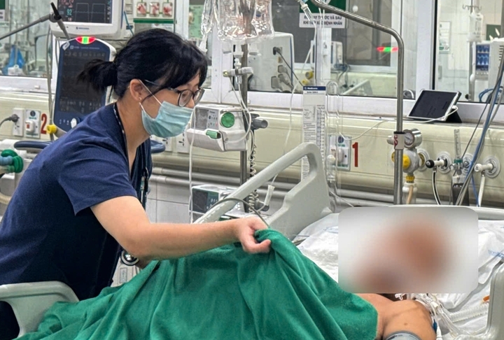 Người đàn ông viêm màng não điều trị tại Bệnh viện Nhiệt đới Trung ương. (Ảnh: BSCC)