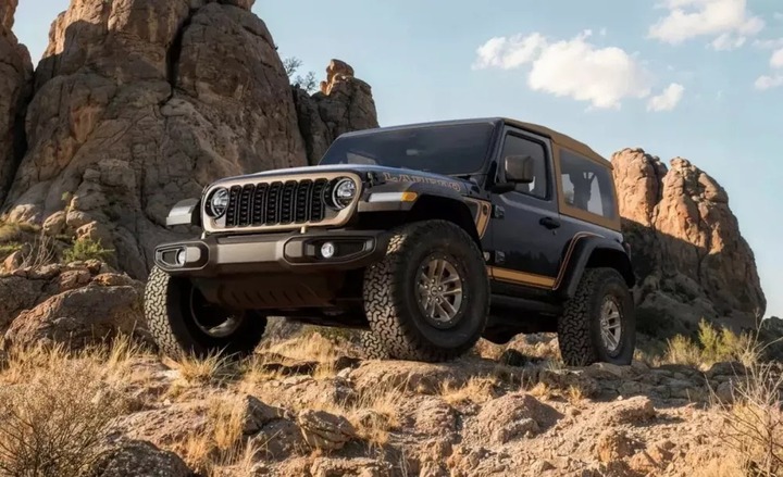Tin xe 16/7: Jeep Wrangler có bản sa mạc mới, Denza N8 mạnh hơn Ferrari F80 - 1