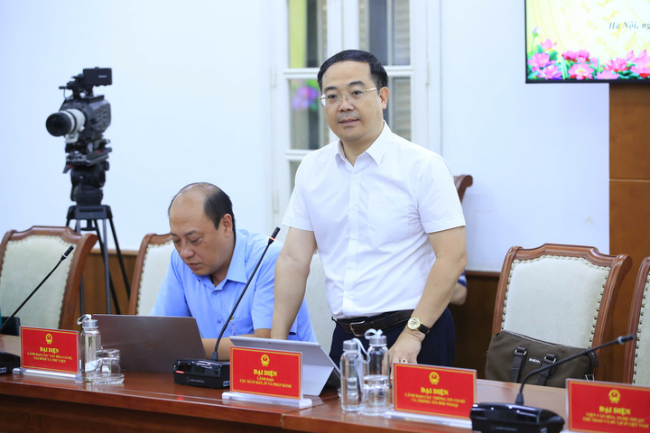 Ông Đinh Tiến Dũng, Phó Cục trưởng Cục Xuất bản, In và Phát hành trả lời câu hỏi liên quan đến vụ việc một số xuất bản phẩm vi phạm gần đây.
