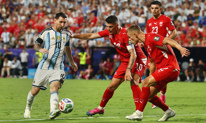 messi argentina 10215876 - Messi kh&ocirc;ng ngừng 'tiến h&oacute;a': 39 tuổi đi bộ vẫn khiến đối thủ lo sợ