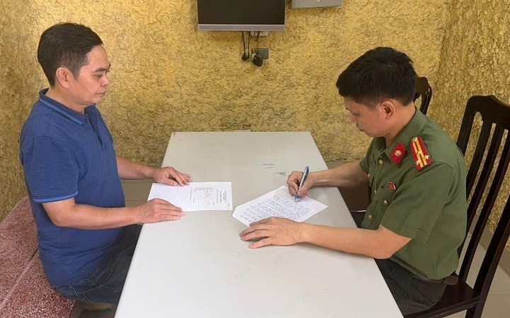 Bắt Giám đốc và Tổng Biên tập Nhà xuất bản Hội Nhà văn ok 20242141 - Bắt Giám đốc và Tổng Biên tập Nhà xuất bản Hội Nhà văn