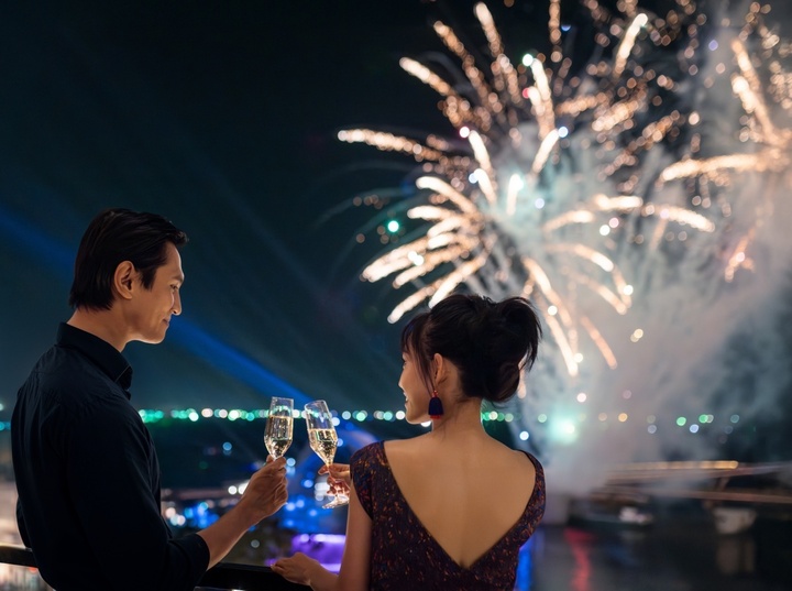 Trải nghiệm ngắm pháo hoa từ La Festa Phu Quoc.