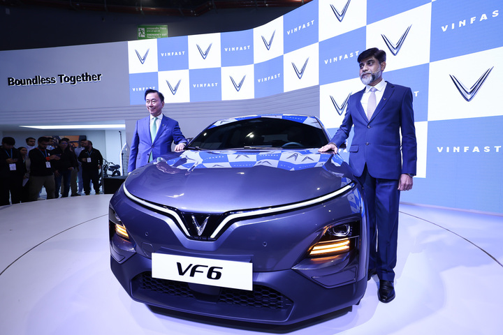 Xe điện Việt Nam Vinfast ra mắt tại thị trường Ấn Độ.