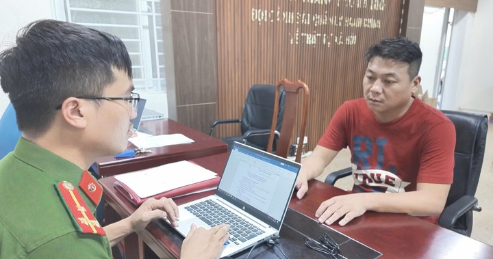 Đối tượng cầm đầu Châu Chí Phước tại Cơ quan CSĐT. (Ảnh CAND)