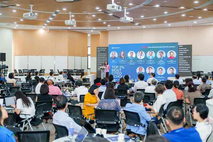 Bà Phạm Thanh Hảo, Phó hiệu trưởng Trường ĐH VinUni với bài tham luận “Từ quốc tế hoá tới vị thế toàn cầu”.