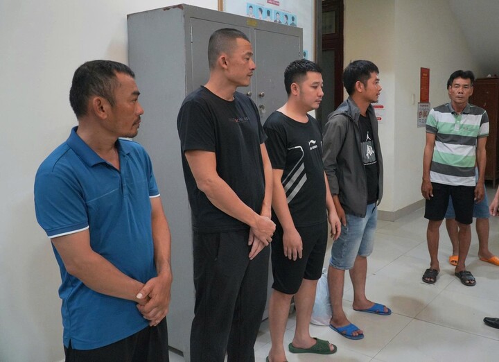 Các đối tượng trong đường dây cá độ. (Ảnh: C.A)