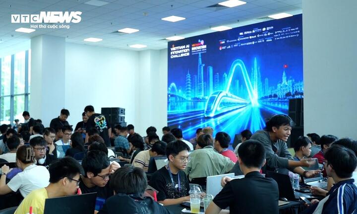 Các đội tham gia Vietnam AI Innovation Challenge 2026. (Ảnh: Hùng Cường)