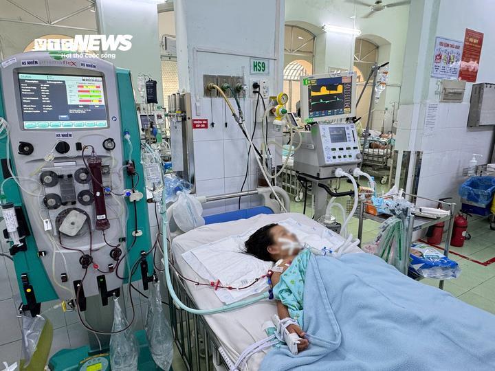 Bệnh nhi mắc sốt xuất huyết điều trị tại Bệnh viện Nhi Đồng 2.