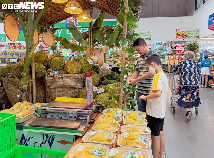 Nông sản từ các vùng sản xuất được kiểm soát về nguồn gốc, tiêu chuẩn chất lượng trước khi đưa vào hệ thống phân phối.