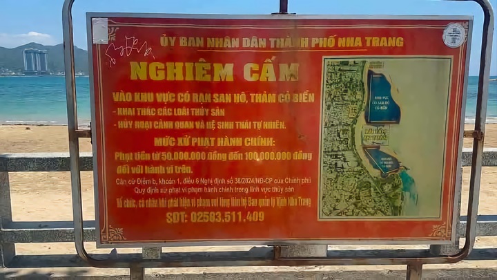 Nhiều biển báo cấm đặt trong khu vực này.