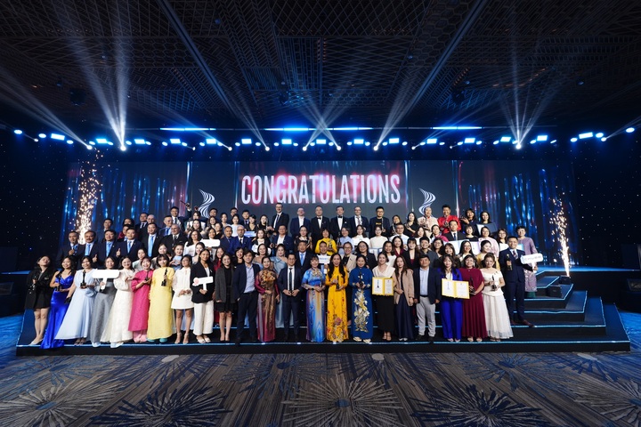 Đại diện các doanh nghiệp tại lễ trao giải HR Asia Awards 2026.