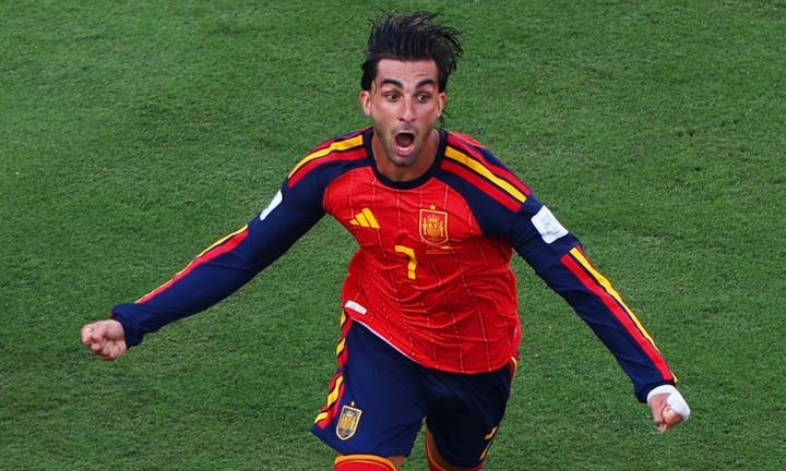 Ferran Torres ăn mừng sau khi ghi bàn quyết định cho Tây Ban Nha trong trận chung kết. (Ảnh: Reuters)