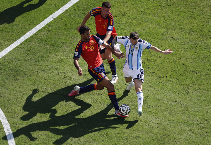 messi vs tay ban nha 1 04223440 - Trực tiếp b&oacute;ng đ&aacute; T&acirc;y Ban Nha 1-0 Argentina: Torres ghi b&agrave;n