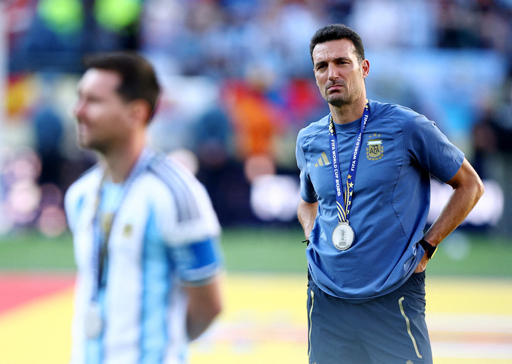 Huấn luyện viên Lionel Scaloni (Ảnh: Reuters)