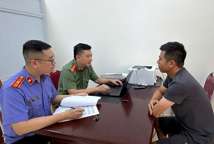 Đ.V.Q làm việc tại cơ quan Công an. (Ảnh: Công an Hải Phòng) Đ.V.Q làm việc tại cơ quan Công an. (Ảnh: Công an Hải Phòng)