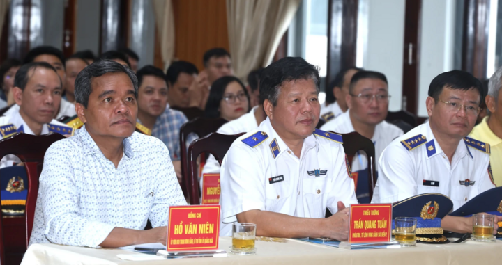 Bí thư Tỉnh ủy Quảng Ngãi Hồ Văn Niên và các đại biểu dự hội nghị. (Ảnh: Báo Quảng Ngãi)
