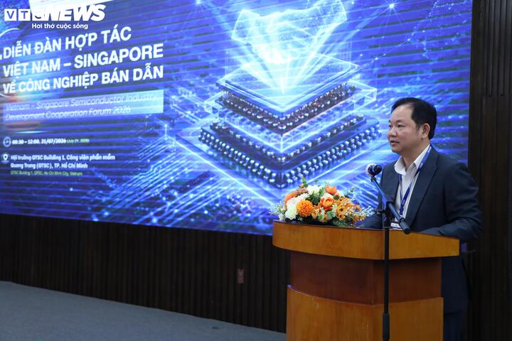 &Ocirc;ng Cao Xu&acirc;n Thắng, Tham t&aacute;n Thương mại Việt Nam tại Singapore, ph&aacute;t biểu tại diễn đ&agrave;n. (Ảnh: Ngọc Duy)