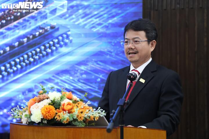 &Ocirc;ng Trần Hữu Dũng, Gi&aacute;m đốc C&ocirc;ng ty TNHH MTV Ph&aacute;t triển C&ocirc;ng vi&ecirc;n phần mềm Quang Trung, cho rằng TP.HCM c&oacute; nhiều lợi thế ph&aacute;t triển ng&agrave;nh b&aacute;n dẫn. (Ảnh: Ngọc Duy)