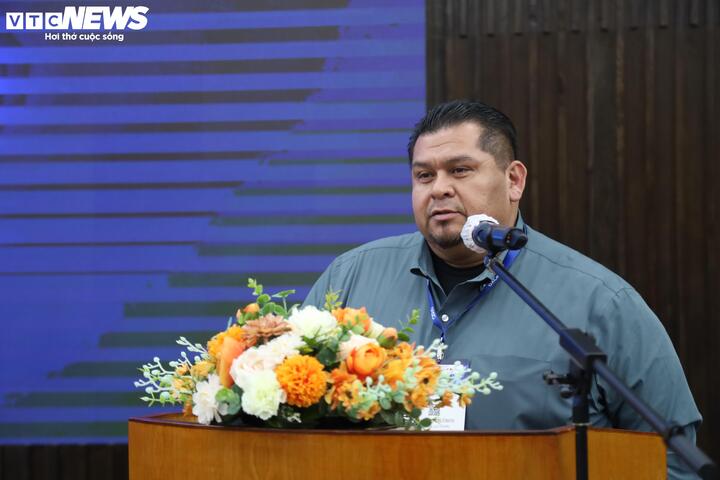 &Ocirc;ng Jorge Villalobos, Tổng Gi&aacute;m đốc C&ocirc;ng ty Ultrasil LLC, Cố vấn cấp cao của C&ocirc;ng ty CP Giải ph&aacute;p B&aacute;n dẫn Ultrasil, chia sẻ về kế hoạch x&acirc;y dựng nh&agrave; m&aacute;y wafer tại Việt Nam. (Ảnh: Ngọc Duy)