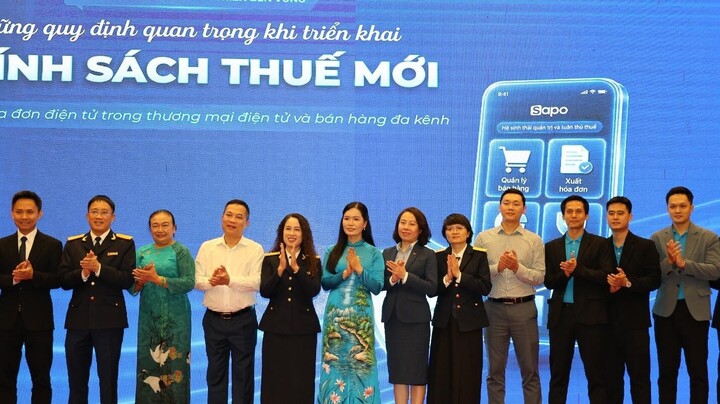 Bà Phạm Thị Mai Anh - PGĐ Khối Ngân hàng số MB - cùng đại diện các đơn vị tổ chức.