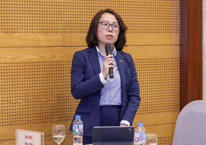 Đại diện MB giải đáp băn khoăn của hộ kinh doanh.
