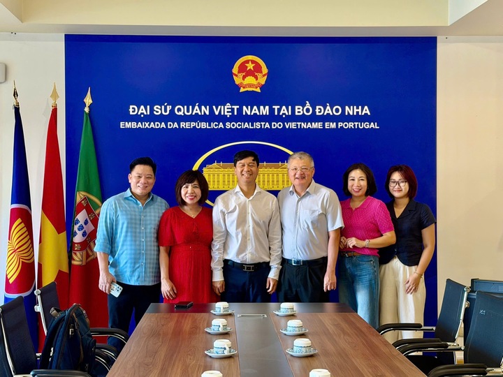 img2179 14423287 - VOV l&agrave;m việc với Đ&agrave;i RTP Bồ Đ&agrave;o Nha, trao đổi kinh nghiệm ph&aacute;t triển ph&aacute;t thanh v&agrave; chuyển đổi số