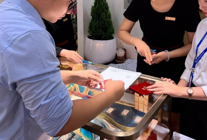 Thực tế mua bán vàng, kim cương ở PNJ sau thông báo chia 5 kỳ trả tiền cho khách kimcuongpnjvietsss 21582943 - Thực tế mua bán vàng, kim cương ở PNJ sau thông báo chia 5 kỳ trả tiền cho khách