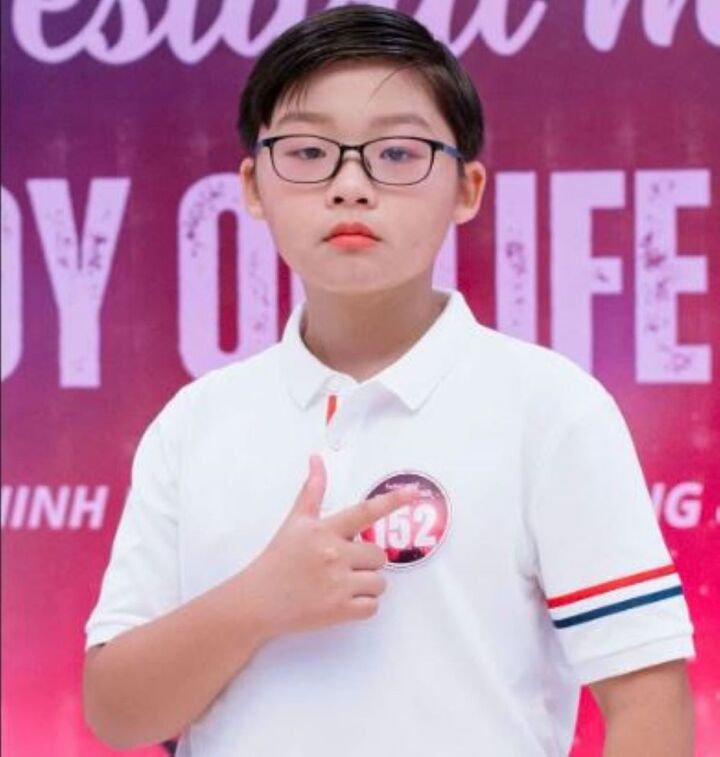 Cậu bé Ma Công Huy yêu thích đàn piano từ khi mới học lớp 3. (Ảnh: NVCC)