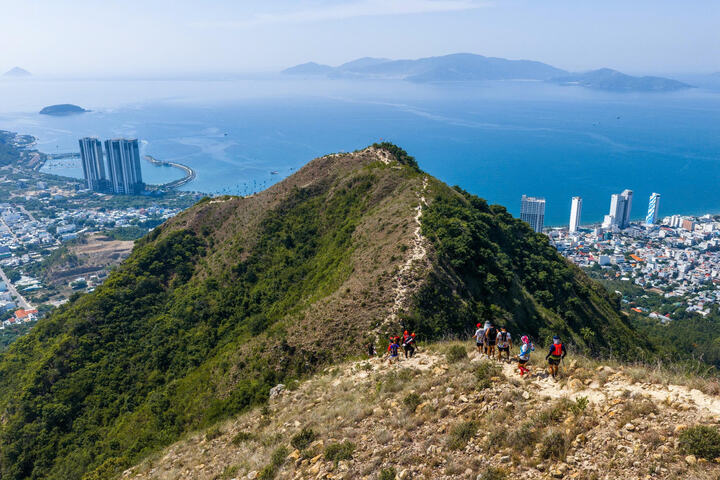 nha trang 15350861 - Chạy từ biển l&ecirc;n n&uacute;i C&ocirc; Ti&ecirc;n: Kiểu &lsquo;đổi gi&oacute;&rsquo; khi du lịch Nha Trang