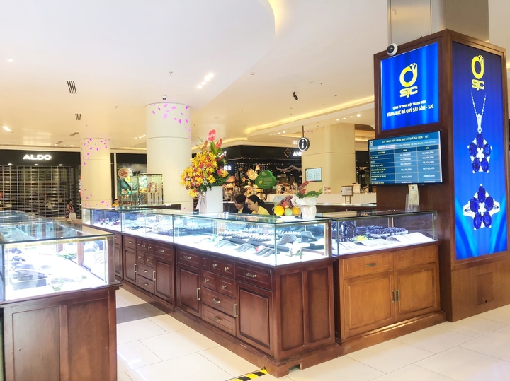 3.400 viên kim cương nhập lậu được đưa vào hệ thống bán lẻ SJC thế nào? sjc 16051712 - 3.400 viên kim cương nhập lậu được đưa vào hệ thống bán lẻ SJC thế nào?