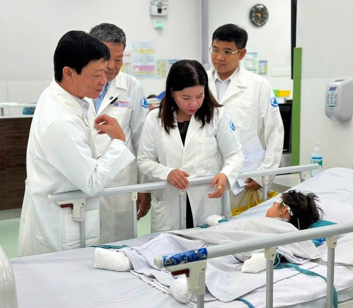 benh nhi vu chay 18234744 - Vụ ch&aacute;y xe kh&aacute;ch ở Đồng Nai: Một bệnh nhi sẽ được phẫu thuật cắt lọc, gh&eacute;p da