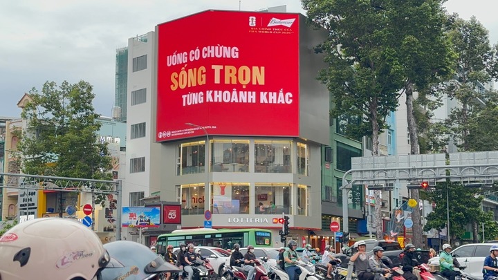 Thông điệp “Uống có chừng - Sống trọn từng khoảnh khắc” của AB InBev được triển khai rộng rãi trong suốt mùa giải.
