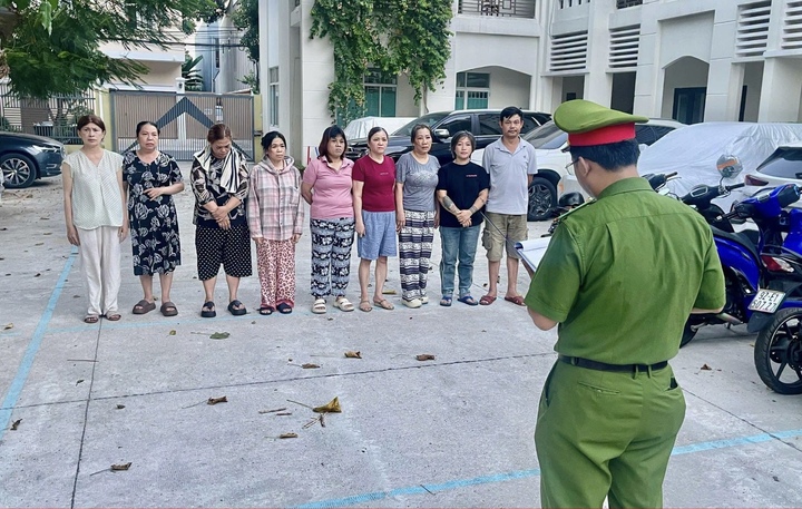 img6075 16430177 - Bắt nh&oacute;m 'nữ qu&aacute;i' cầm đầu đường d&acirc;y l&ocirc; đề gần 8 tỷ đồng ở Đ&agrave; Nẵng