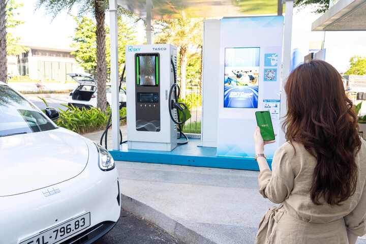 Việc quản lý toàn bộ chu trình sạc pin chỉ trên một ứng dụng duy nhất giúp người tiêu dùng gỡ bỏ rào cản thao tác khi sử dụng xe điện.