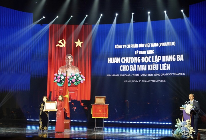 Vinamilk đón nhận danh hiệu Anh hùng Lao động lần II - 1