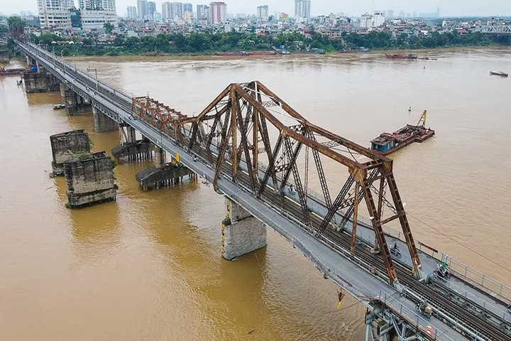 Cầu Long Biên 120 tuổi. (Ảnh: Công An Nhân Dân)