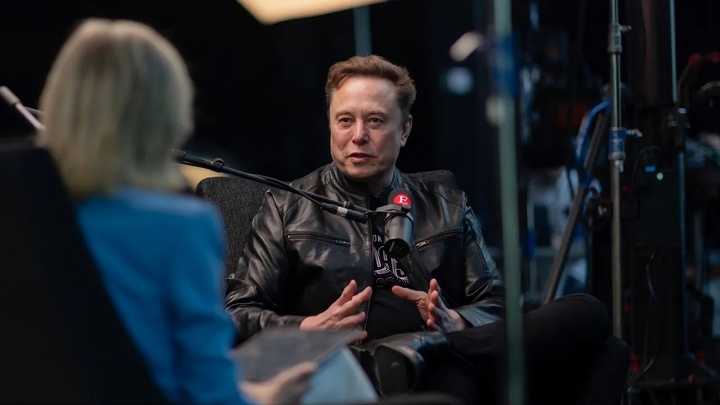 Tỷ ph&uacute; Elon Musk trong buổi phỏng vấn với The Economist. (Ảnh: Cathlin McCullough)