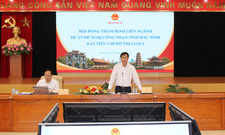 Thứ trưởng Bộ Xây dựng Nguyễn Tường Văn chủ trì hội nghị thẩm định.