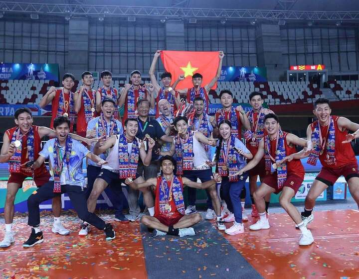 Đội tuyển bóng chuyền nam Việt Nam lần đầu giành chức vô địch SEA V Cup. (Ảnh: VFV) Đội tuyển bóng chuyền nam Việt Nam lần đầu giành chức vô địch SEA V Cup. (Ảnh: VFV)