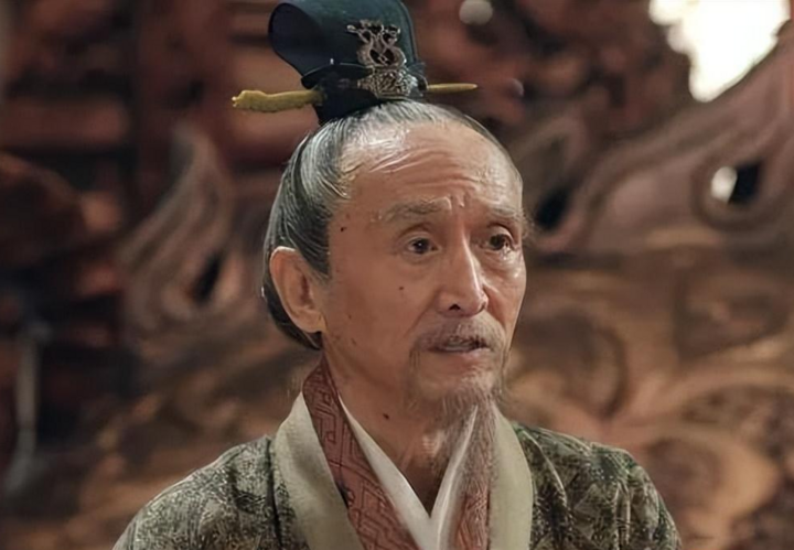 Giả Hủ trước lúc lâm chung nghiêm cấm con cháu chọn phe, điều này giúp gia tộc thoát đại họa vào 26 năm sau. (Ảnh: QQ)