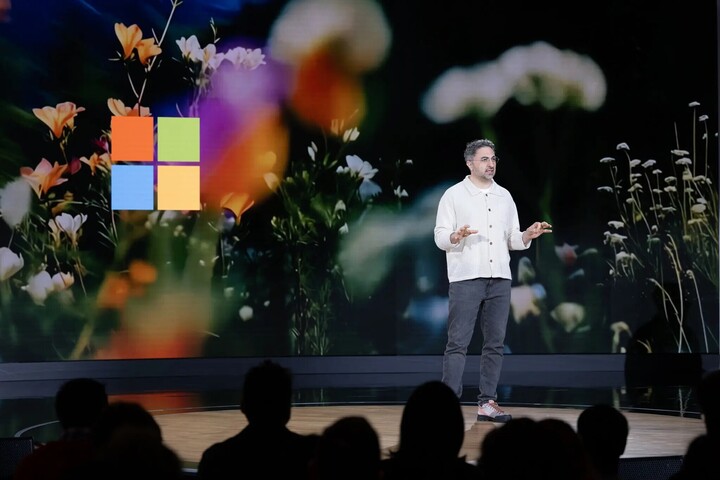 Mustafa Suleyman, người giám sát việc phát triển các mô hình trí tuệ nhân tạo của Microsoft, cho biết công ty của ông có kiến ​​thức sâu rộng về an ninh mạng vì công nghệ của họ đã phải đối mặt với rất nhiều cuộc tấn công. (Ảnh: NYT)