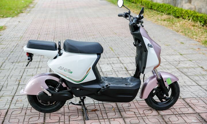 VinFast Amio S2: Mẫu xe 'vừa lòng phụ huynh, đúng ý học sinh' - 1
